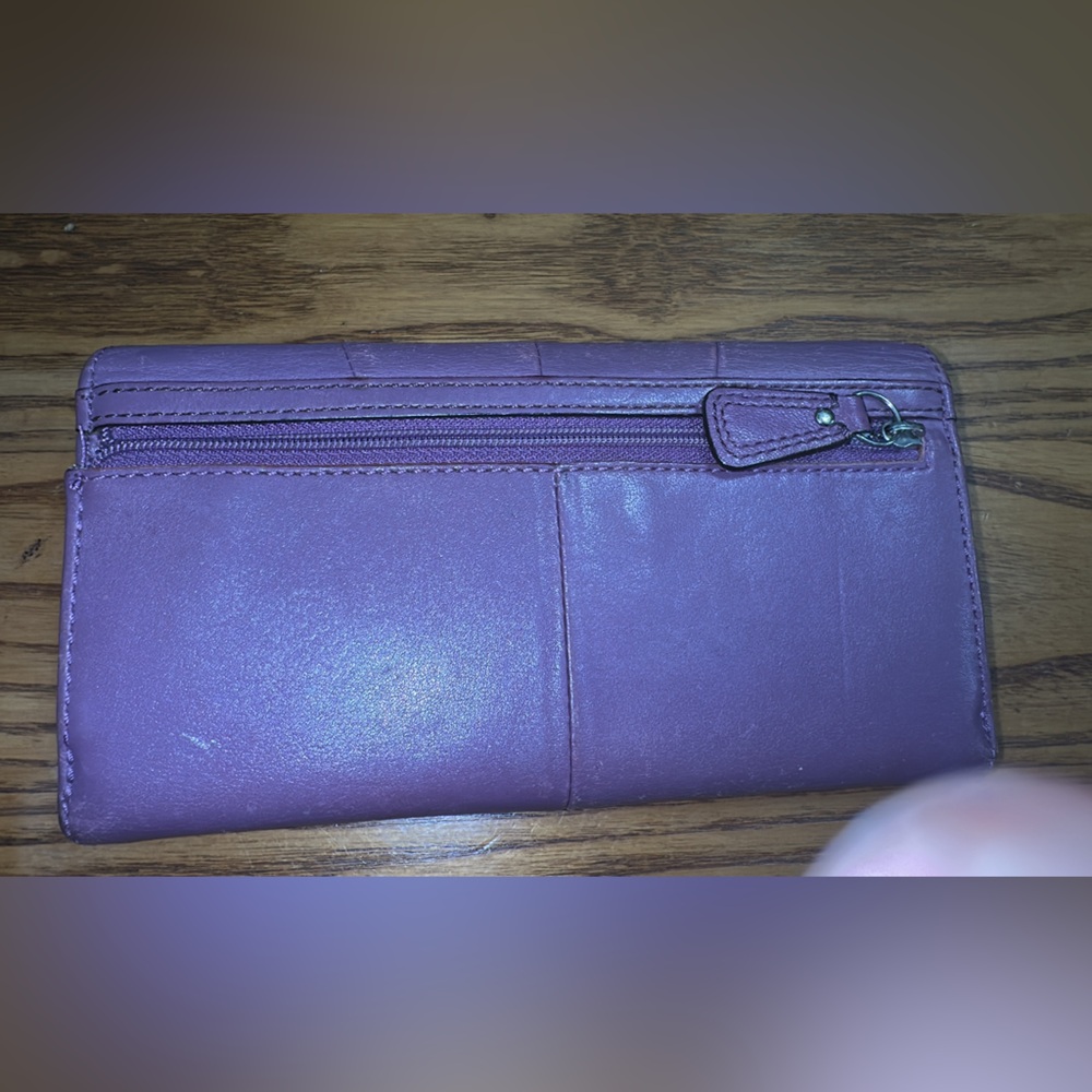 Coach Lavender Leather Wallet with brown Buckle PLEASE SEE ALL PICS FOR FLOWS. - Picture 8 of 10